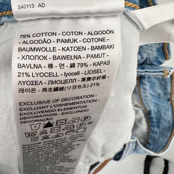 LEVI'S  Ribcage Raw Hem Light Wash Denim Shorts // 29 - Picture 13 of 14